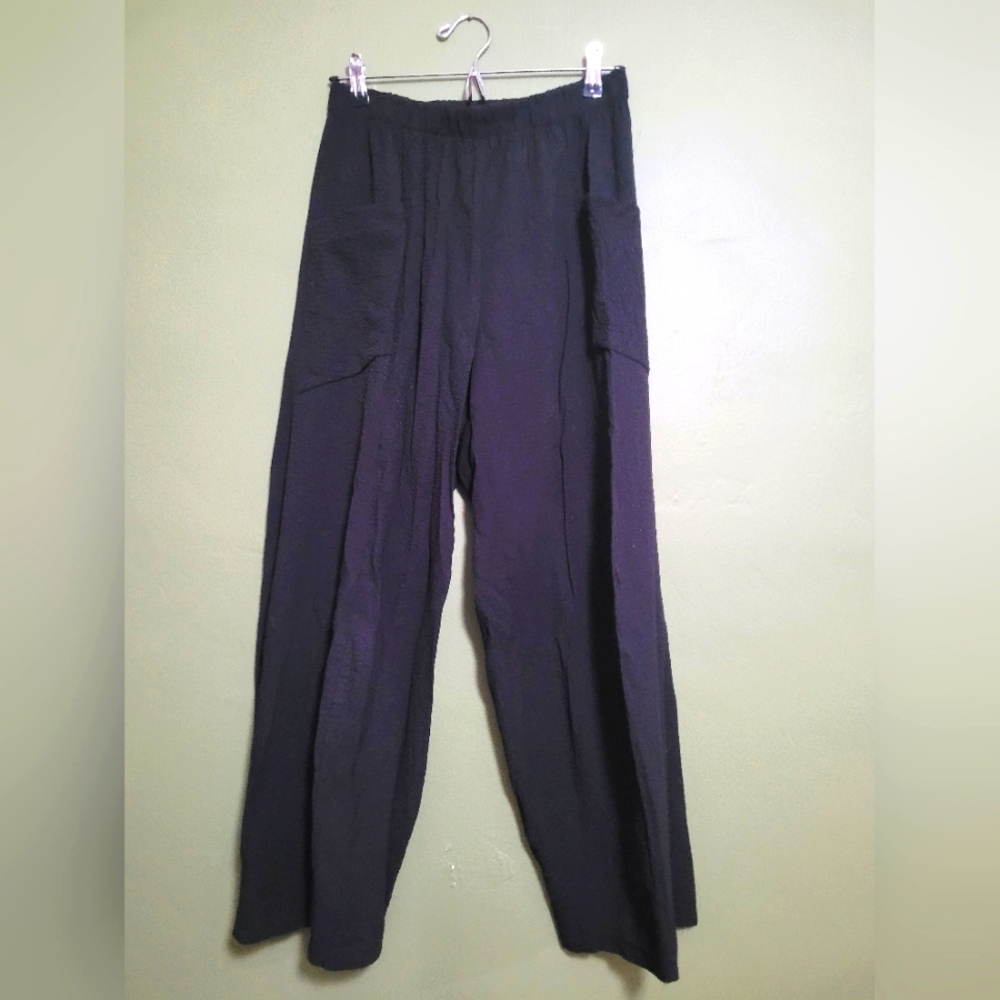 Yushi Black Crinkle Wide-Leg Pants – Textured Boho Style, Size M